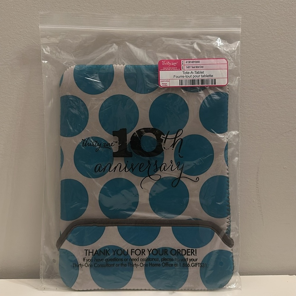 Thirty-One Tote-A-Tablet Teal Mod Dot